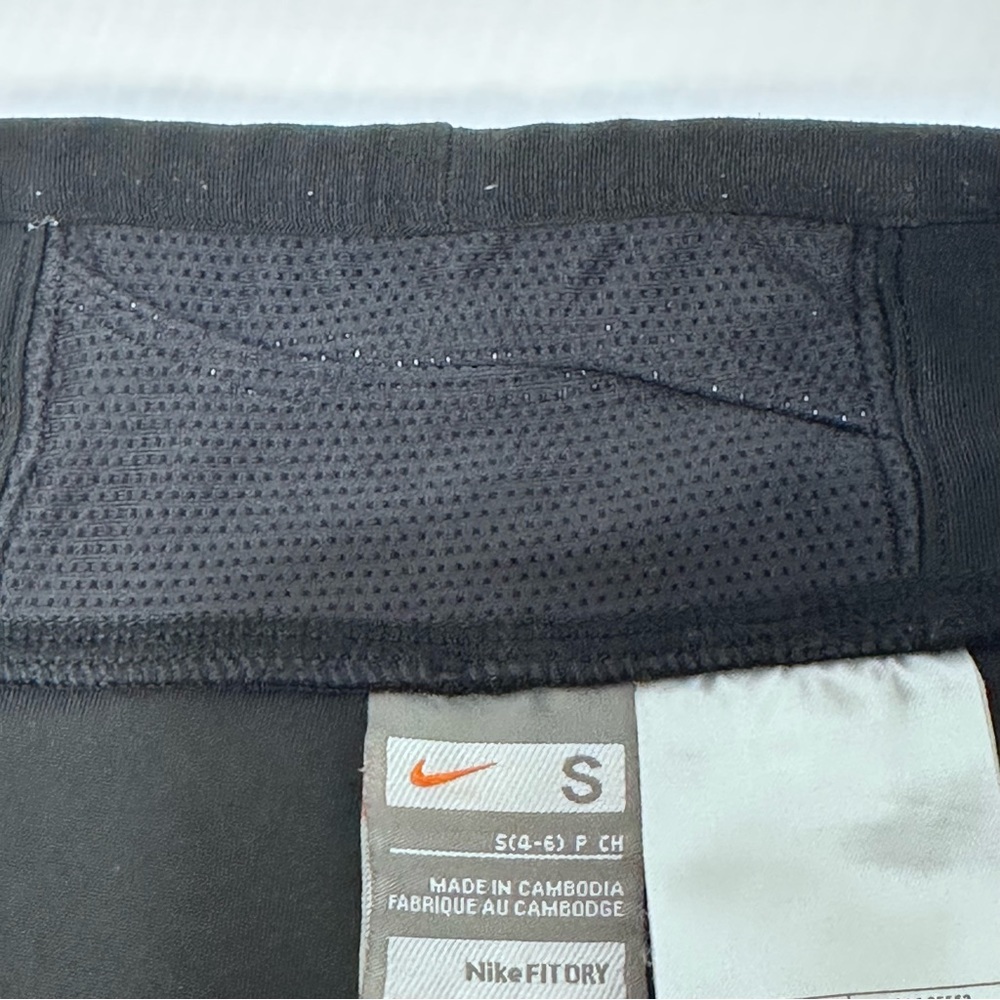 Nike Fit Dry Cycling Shorts Women’s Size Small Mid Rise Black Waist Pocket - Picture 5 of 10